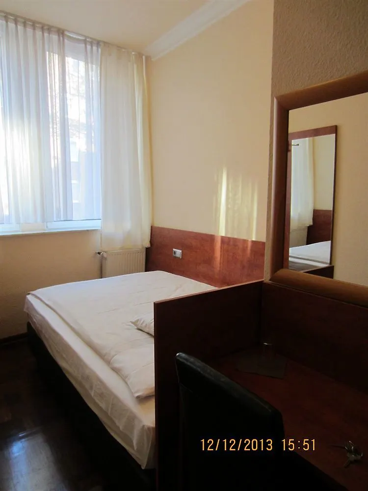 Altstadt Hotel Rheinblick Dusseldorf 2*,